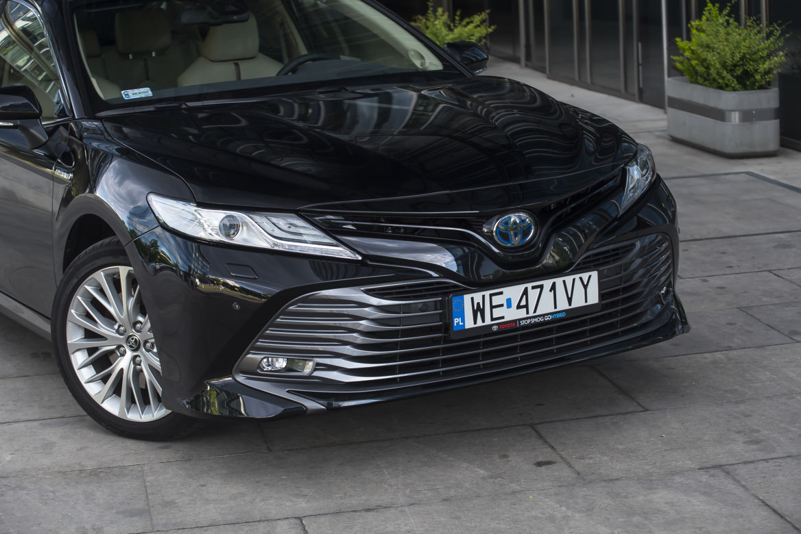 Toyota Camry 2.5 Hybrid Dynamic Force 218 KM e-CVT Executive