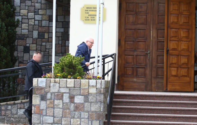 Wiosenny Lech Wałęsa na wielkanocnej mszy