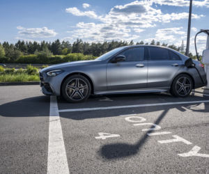 Mercedes-Benz Klasy C 300 e (2022)