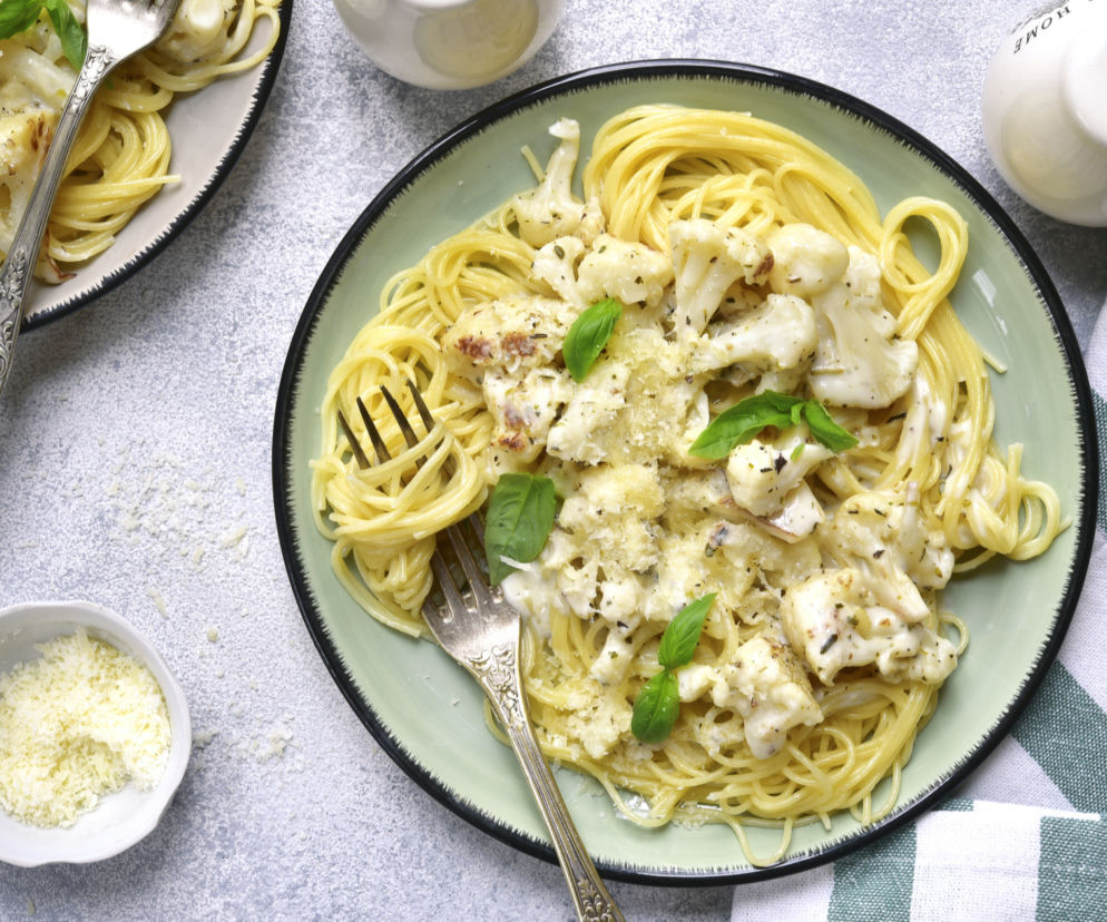 Spaghetti z kalafiorem i serem feta