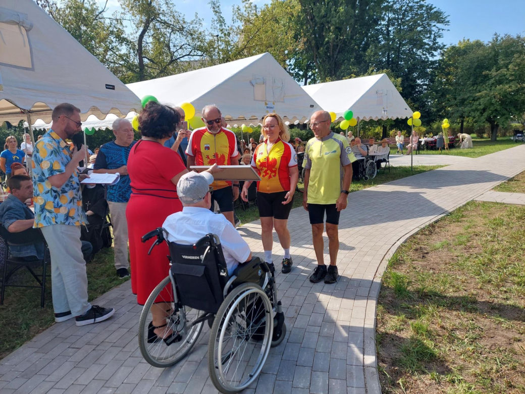 Wzruszające Spotkanie Pokoleń w DPS Promień Życia: „Dzięki nim moja mama żyje”