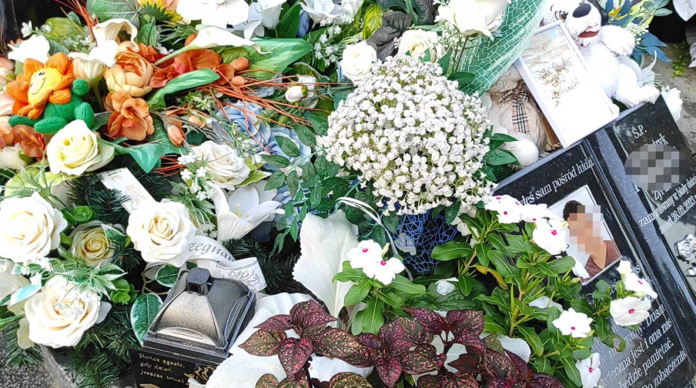 Przerażający napis na grobie 16-letniego Eryka ujawnia, jak zginął. Poruszający widok