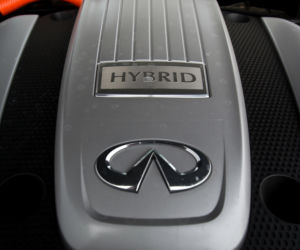 Infiniti Q70h Premium Tech