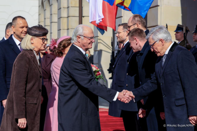 Wizyta szwedzkiej pary królewskiej w Polsce. Powitanie w Pałacu Prezydenckim