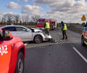 Wypadek na drodze Kąkolewo-Garzyn. Wezwano śmigłowiec