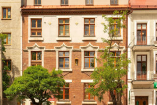 To miasto ma jeden z najpiękniejszych ratuszy w Małopolsce. Jego mieszkańcy od wieków są znani z wielkiej pobożności