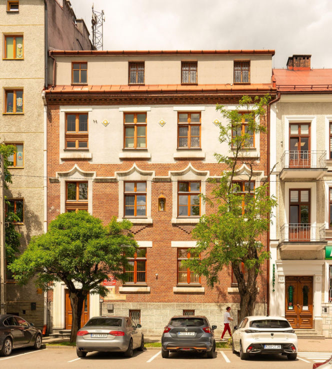 To miasto ma jeden z najpiękniejszych ratuszy w Małopolsce. Jego mieszkańcy od wieków są znani z wielkiej pobożności