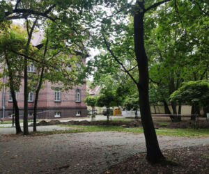 Mina przy Centrum Neuropsychiatrycznym. Teren zabezpiecza policja