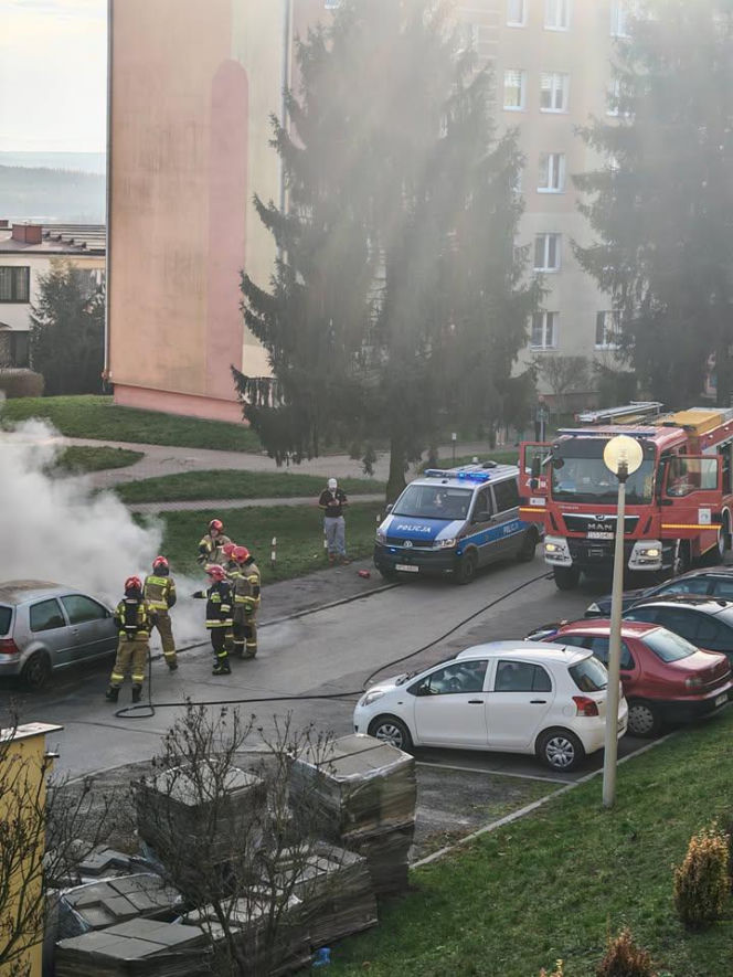 Pożar samochodu na ulicy Górnej w Starachowicach