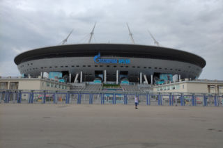 Rosja trzęsie futbolem w Europie. Fortuna dla UEFA, długie kontrakty i wielkie imprezy