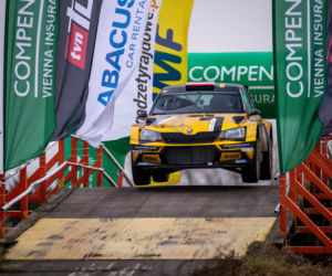 Złota Skoda Fabia R5 zespołu rajdowego Miko Marczyk Motorsport
