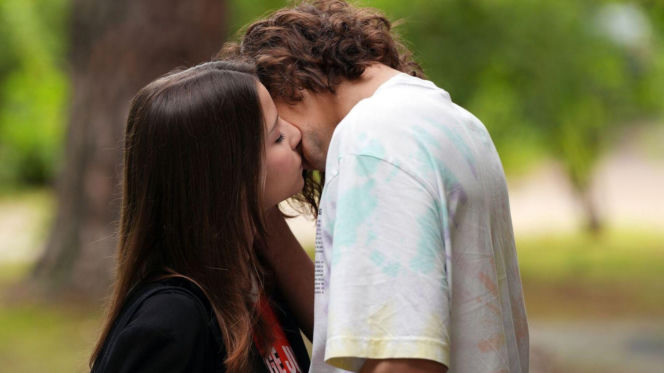 Barwy szczęścia, odc. 3287. Ewa (Gabriela Ziembicka), Romeo (Jacek Tyszkiewicz)