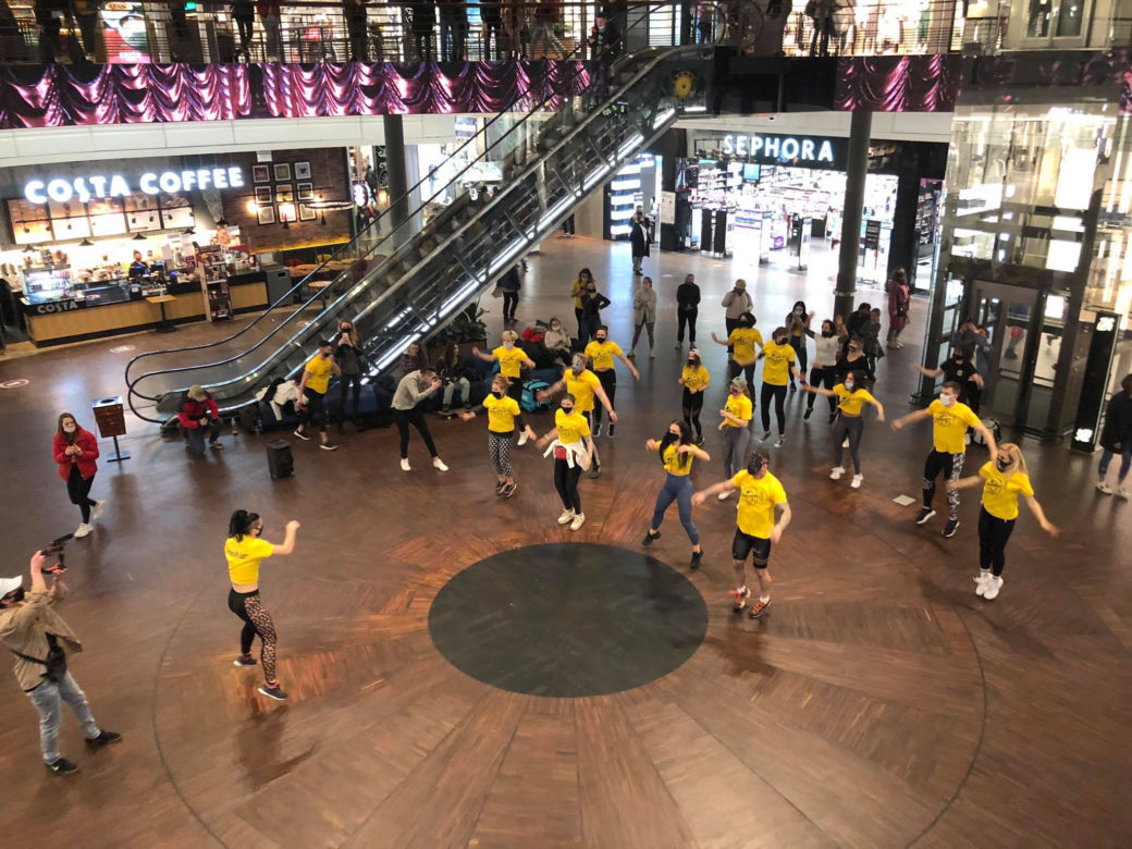 Flashmob w Manufakturze. Trenerzy z Łodzi chcą ratować branżę fitness