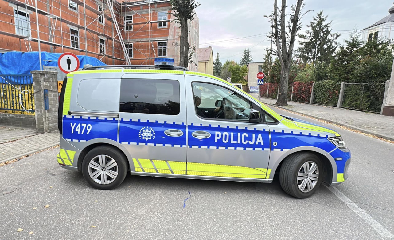 19-latek dokonał ataku w szkole w Ostrołęce. Został doprowadzony do prokuratury