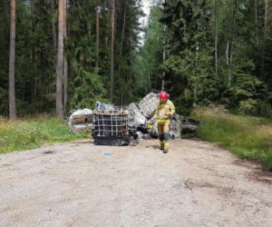 Nidzica. Wyrzucili do lasu 15 tys. litrów chemikaliów! Czy są niebezpieczne?