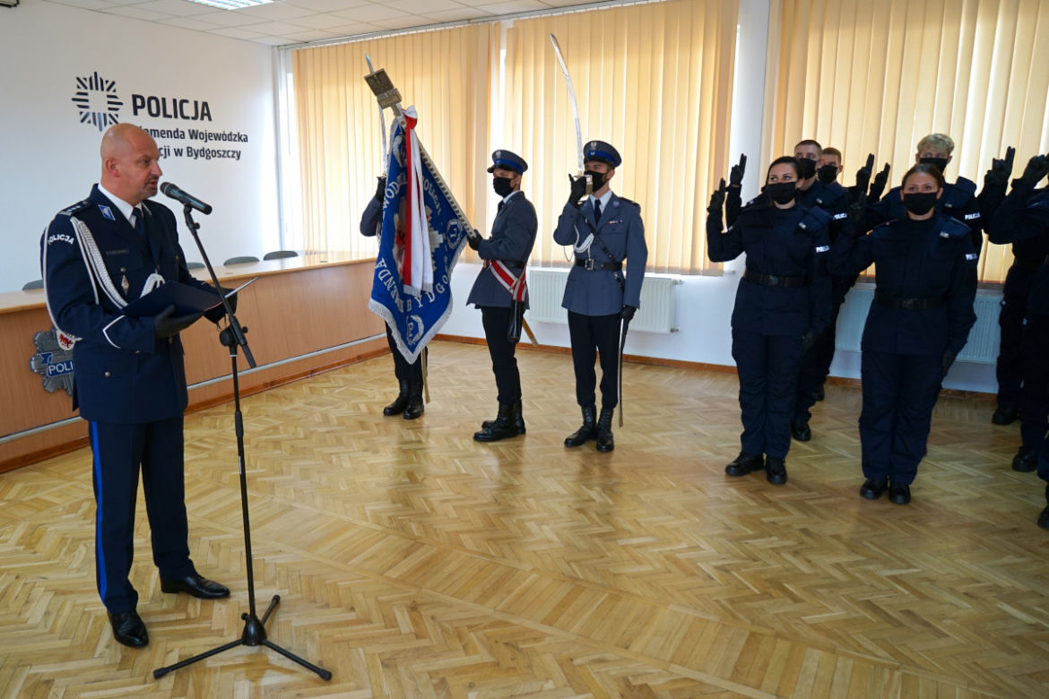 W województwie kujawsko-pomorskim ślubowanie złożyło 33 nowych policjantów