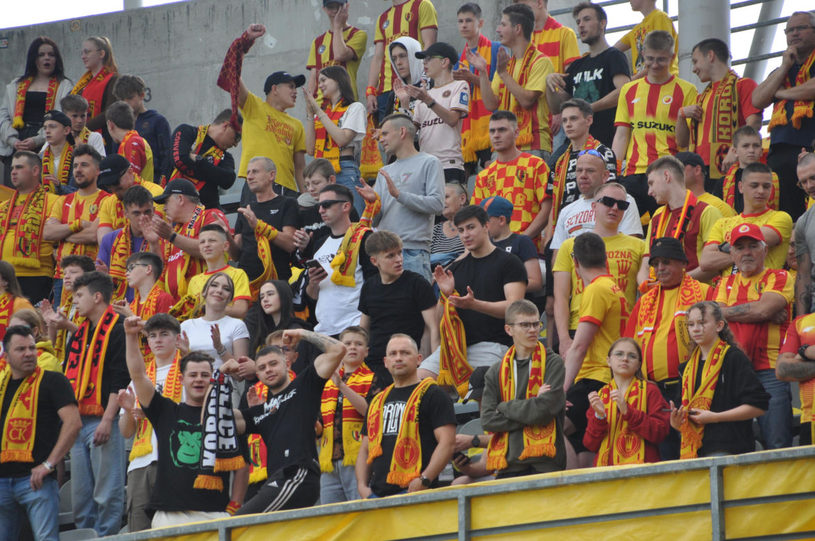 Korona Kielce - Ruch Chorzów. Zdjęcia kibiców na Suzuki Arenie