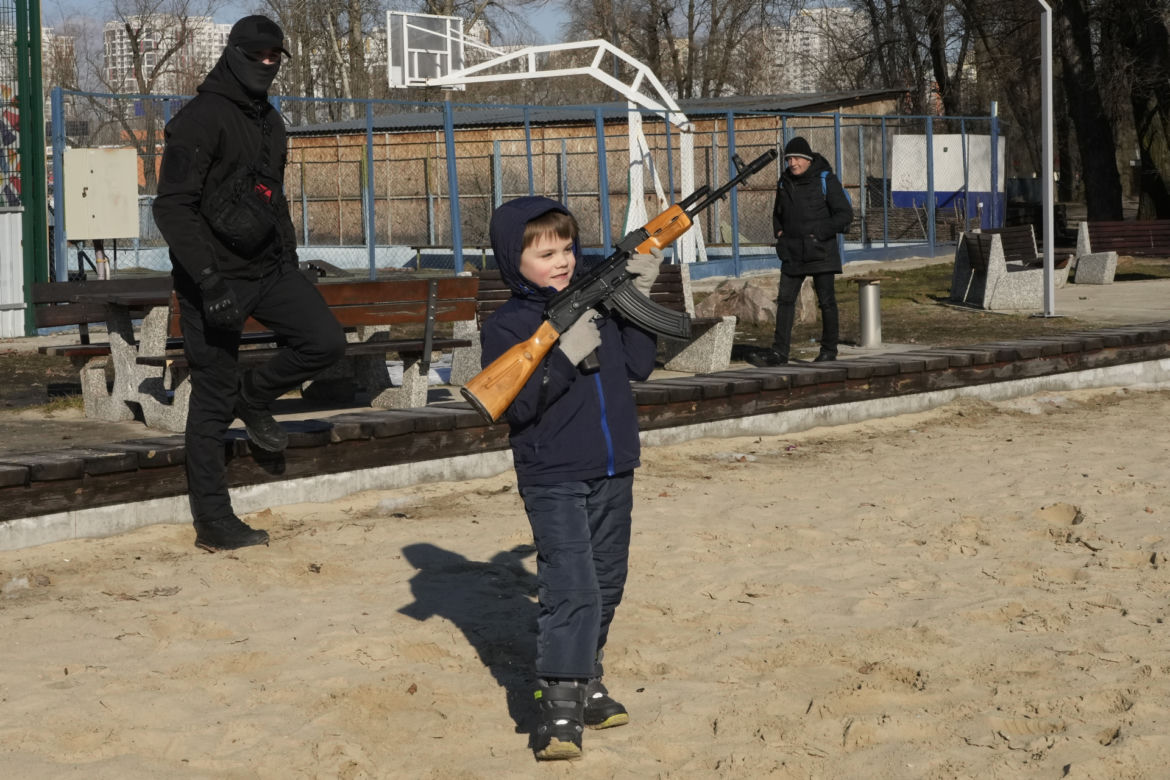 Kobiety do broni. Ukrainki masowo wstępują do armii. Chcą bronić rodzin