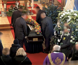 Kolorowe kwiaty okryły trumnę Anity. Wzruszające słowa księdza. Każdy z nas chciałby mieć taki pogrzeb