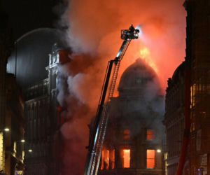 W. Brytania/ W wyniku pożaru zawalił się budynek obok dworca centralnego w Glasgow