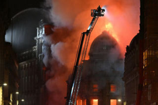 W. Brytania/ W wyniku pożaru zawalił się budynek obok dworca centralnego w Glasgow