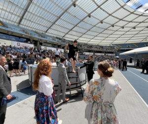 Tysiące ludzi szuka swojego szczęścia na stadionie. Kongres Świadków Jehowy przyciągnął tłumy
