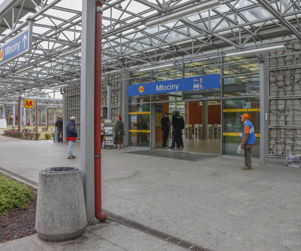 Pasażer przewrócił się na stacji Młociny 