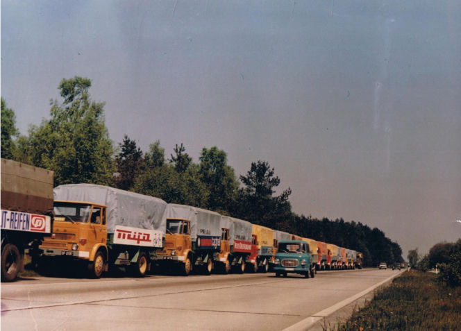 Archiwalne zdjęcia Fabryki Samochodów Ciężarowych (FSC) z lat 70. budzą ogromny sentyment, ale i smutek