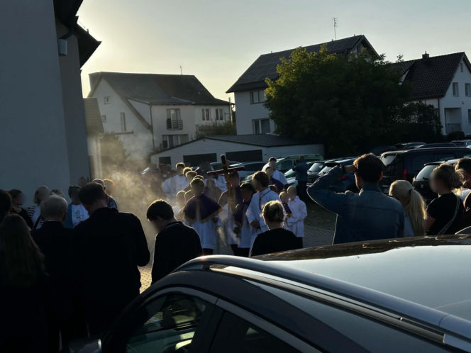 Mieszkańcy Lęborka żegnają księdza, który utonął w Darłówku
