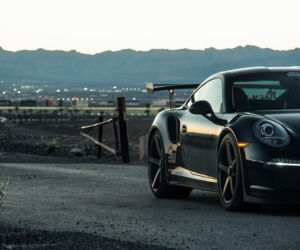 Porshe na felgach Vossen