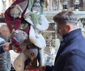 Biedroń i Śmiszek szukają prezentów pod choinkę,