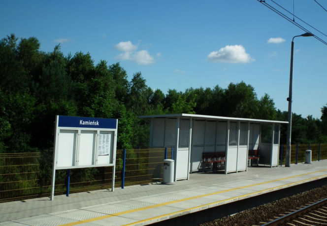 To jedno z najpiękniejszych miast w woj. łódzkim. W średniowieczu miało już swój kościół