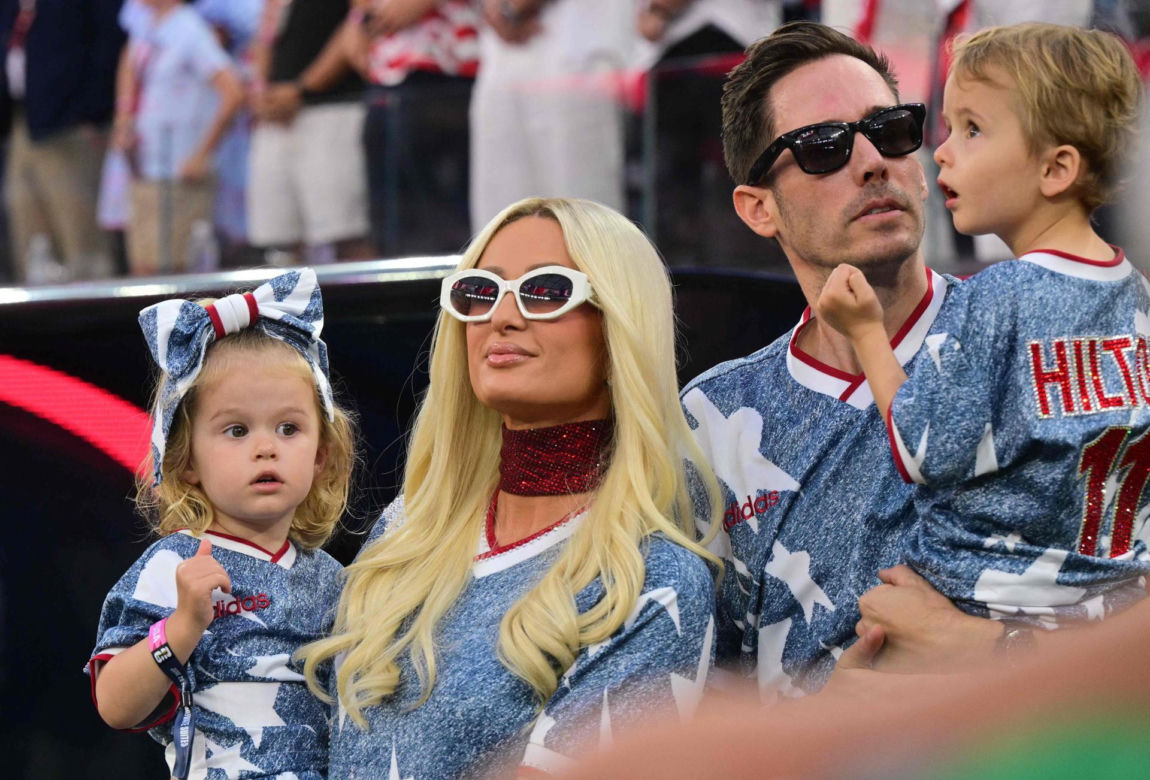Paris Hilton z dziećmi w dopasowanych stylizacjach