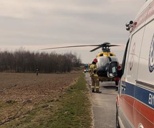17-latek jechał motocyklem, nagle uderzyło w niego auto. Tragedia w Opocznie
