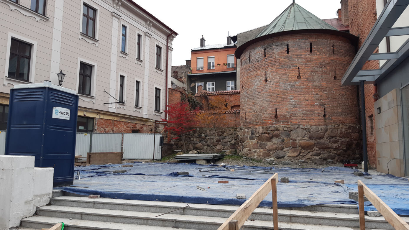 Wznowiono prace przed półbaszcie