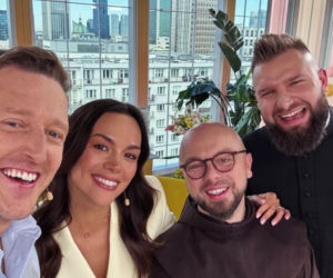 Garnitur Pauliny Krupińskiej to idealna propozycja na komunię. Elegancki i w jednym z najmodniejszych odcieni tej wiosny