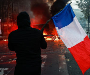 Francja płonie, Macronowie się bawią! Te zdjęcia oburzyły Francuzów