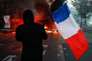Francja płonie, Macronowie się bawią! Te zdjęcia oburzyły Francuzów