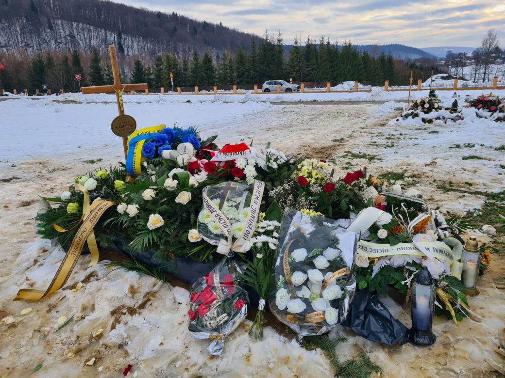 Grób żołnierza zabitego na Ukrainie