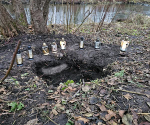 Zabił kolegę, poćwiartował i wyniósł w walizce. Szczątki zakopał w parku miejskim. Biegli nie mają wątpliwości