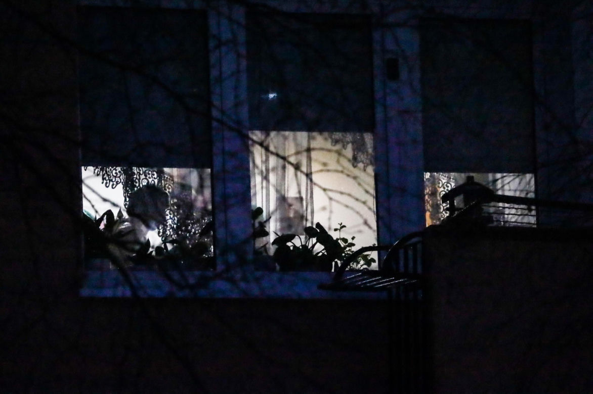 Dwa dni przed tragedią pozowali razem do zdjęcia. Dziś w mieszkaniu przy Bałtyckiej 3 nadal pracują śledczy
