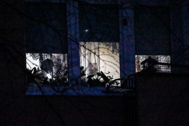 Dwa dni przed tragedią pozowali razem do zdjęcia. Dziś w mieszkaniu przy Bałtyckiej 3 nadal pracują śledczy