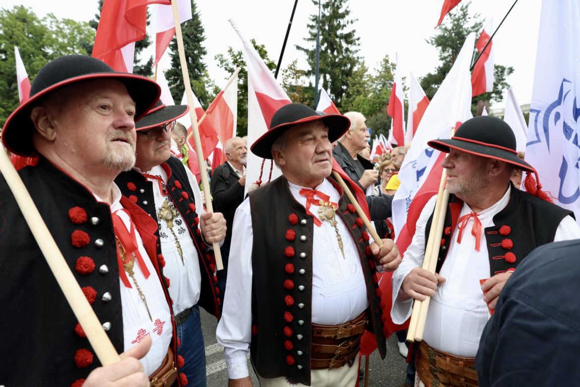Karol Nawrocki prezydentem. Tłumy pod Sejmem