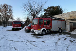 OSP Białołęka… zamarza. Nie ma własnej remizy, wozy stoją pod gołym niebem