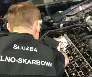 Mercedes napędzany papierosami. W silniku była kontrabanda