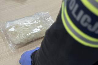 Ponad kilogram narkotyków pod maską auta! Dwaj gostyniacy zatrzymani