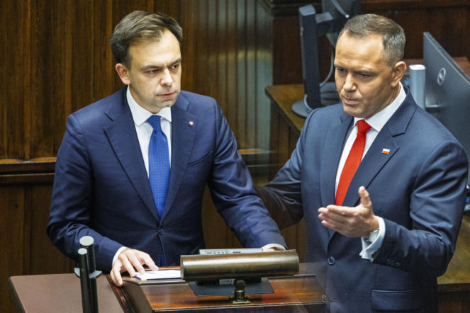 Minister Domański obwinia prezydenta o wyższe ceny paliw