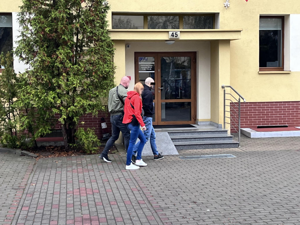 Łukasz M. który zastrzelił 30-latka w Unisławiu doprowadzony do prokuratury w Toruniu