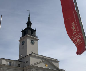 Kalisz w obliczu koronawirusa: opustoszałe sklepy, kolejki przed bankami, mieszkańcy zdystansowani