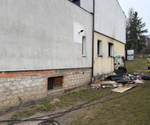 Tragiczny pożar w budynku wielorodzinnym. Dwoje małych dzieci nie przeżyło!